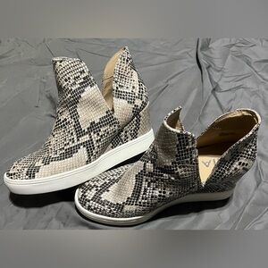 #65 MIA Snakeskin Wedge Platform Booties Size 7.5